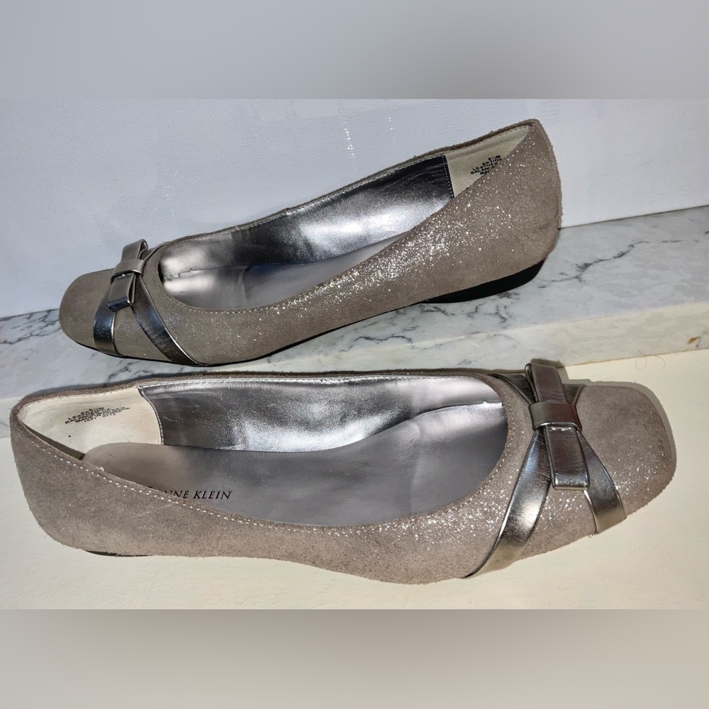 Anne Klein Flex Silver & Gray Leather Office Flats AK71DRA Size 9.5 Gently Used